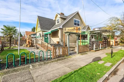 1035 SE Tacoma Street Portland OR 97202