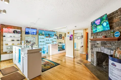 1035 SE Tacoma Street Portland OR 97202
