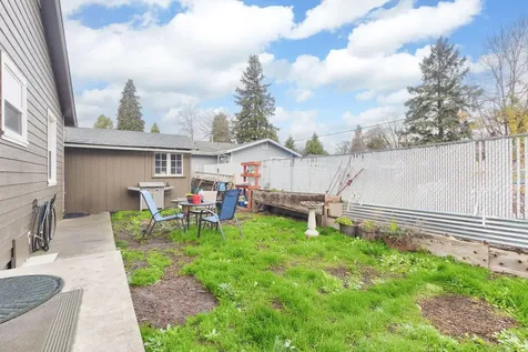 418 SE L Street Grants Pass OR 97526