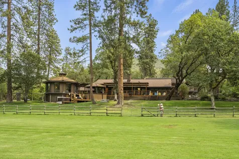 1407 Upper River Road Gold Hill OR 97525