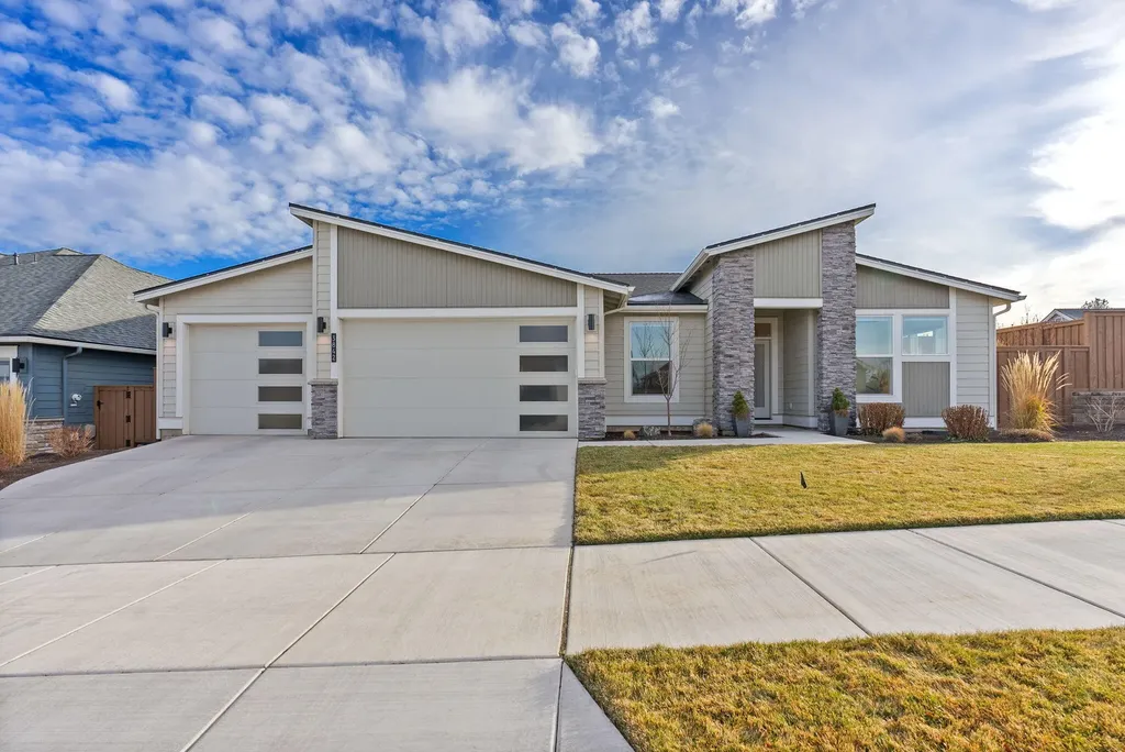 3842 NE Oakside Loop Bend OR 97701