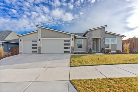 3842 NE Oakside Loop Bend OR 97701