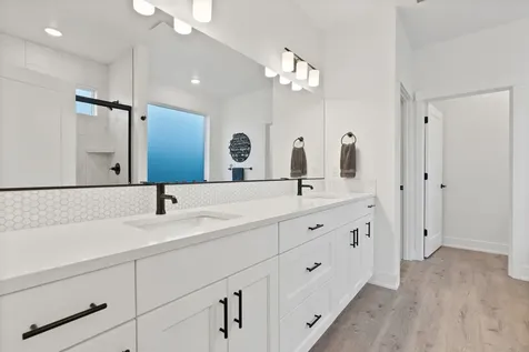 3842 NE Oakside Loop Bend OR 97701