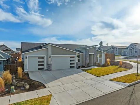 3842 NE Oakside Loop Bend OR 97701