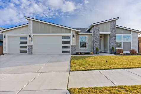 3842 NE Oakside Loop Bend OR 97701