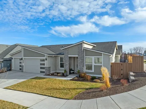 3842 NE Oakside Loop Bend OR 97701