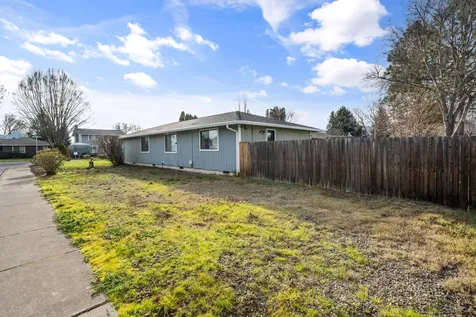 1426 Timothy Street Central Point OR 97502