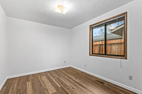 1846 Hart Avenue Medford OR 97501