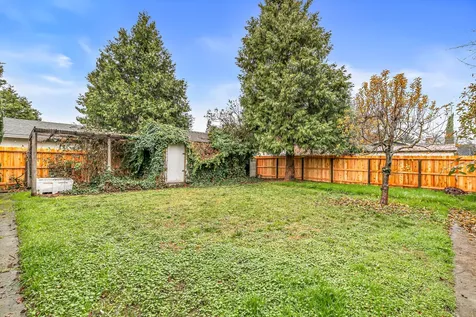 1846 Hart Avenue Medford OR 97501