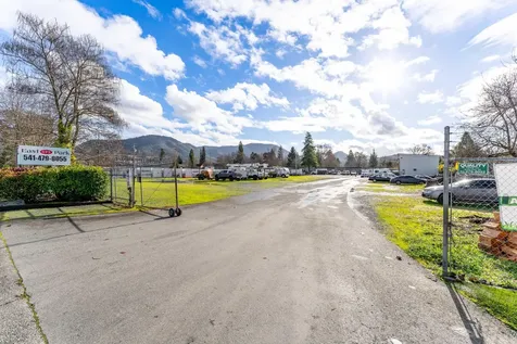 675 E Park Street Grants Pass OR 97527