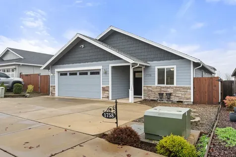 1758 Pearl Eye Lane Medford OR 97504