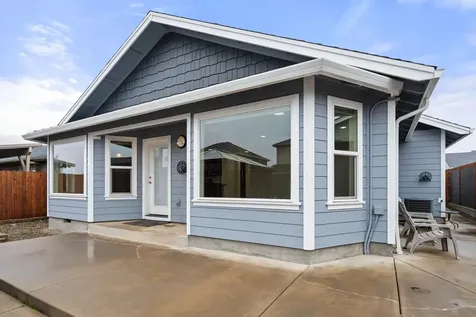 1758 Pearl Eye Lane Medford OR 97504
