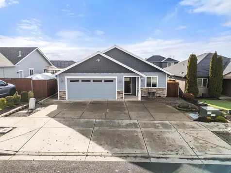 1758 Pearl Eye Lane Medford OR 97504