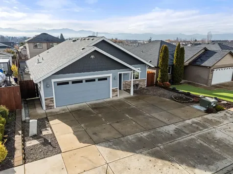 1758 Pearl Eye Lane Medford OR 97504