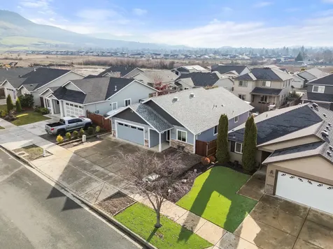 1758 Pearl Eye Lane Medford OR 97504