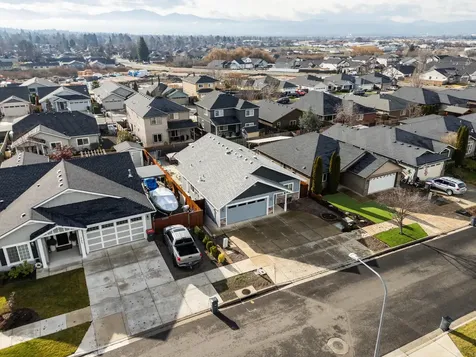 1758 Pearl Eye Lane Medford OR 97504