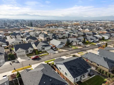1758 Pearl Eye Lane Medford OR 97504
