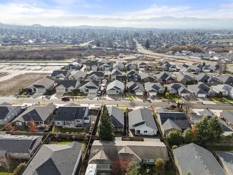 1758 Pearl Eye Lane Medford OR 97504
