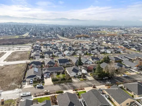 1758 Pearl Eye Lane Medford OR 97504