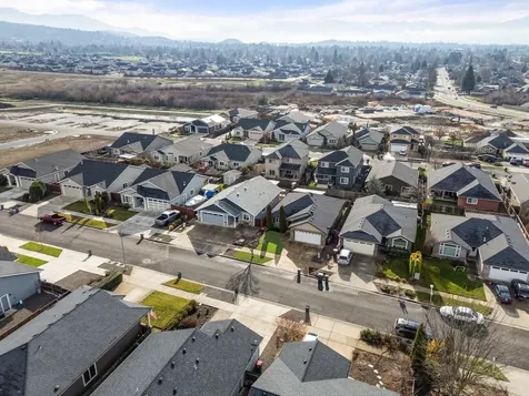 1758 Pearl Eye Lane Medford OR 97504