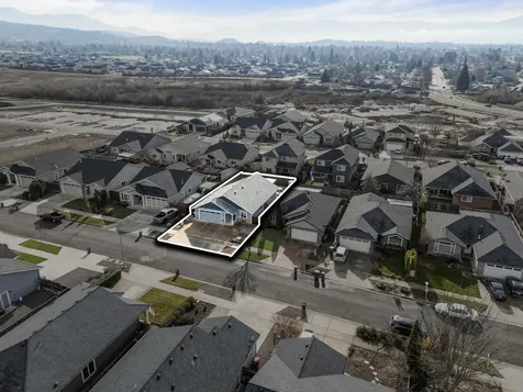1758 Pearl Eye Lane Medford OR 97504