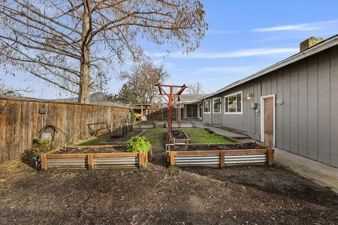 2381 Brentwood Street Medford OR 97504