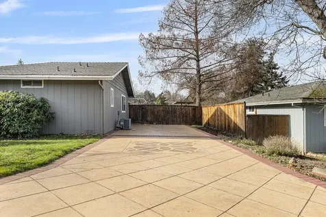 2381 Brentwood Street Medford OR 97504