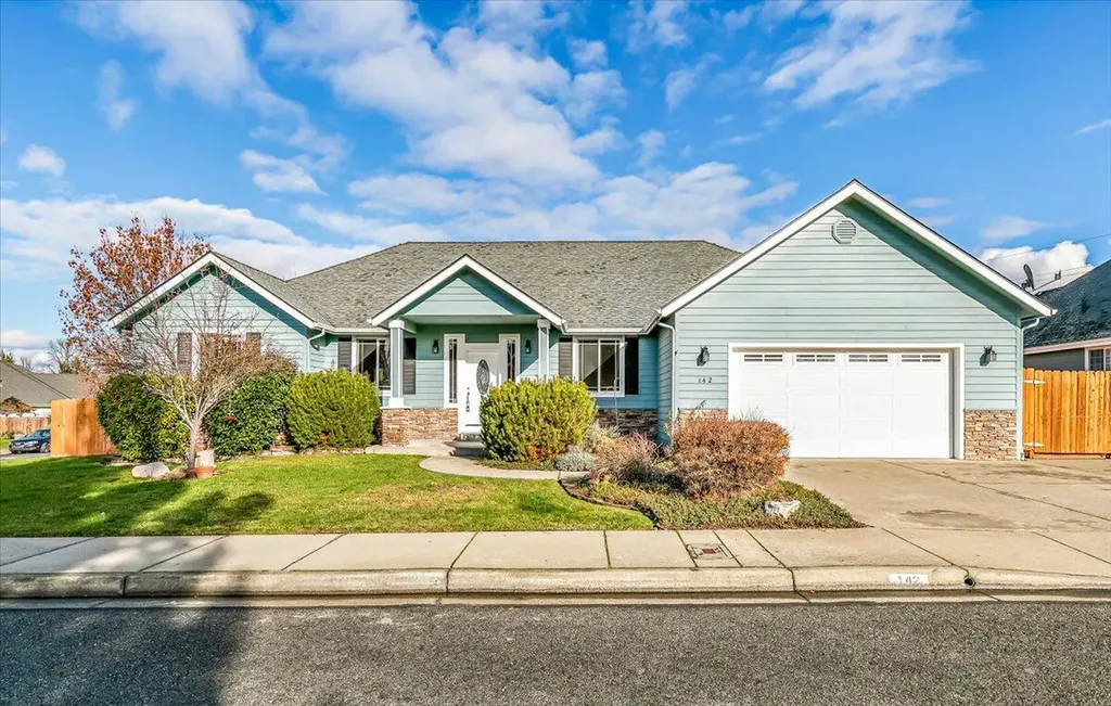 142 Whispering Drive Grants Pass OR 97527