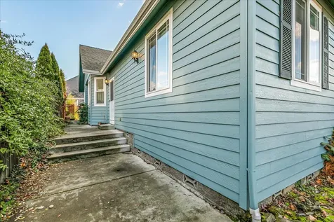 142 Whispering Drive Grants Pass OR 97527