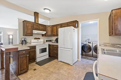 61445 SE 27th Bend OR 97702