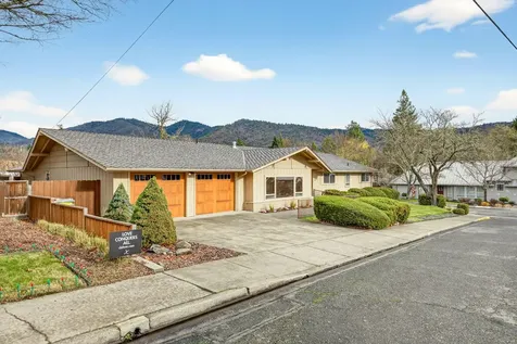 704 NW Sandy Drive Grants Pass OR 97526