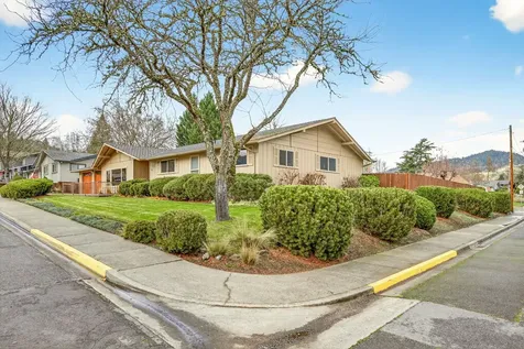 704 NW Sandy Drive Grants Pass OR 97526