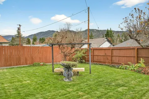 704 NW Sandy Drive Grants Pass OR 97526