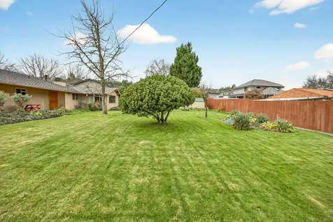704 NW Sandy Drive Grants Pass OR 97526
