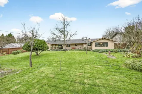 704 NW Sandy Drive Grants Pass OR 97526