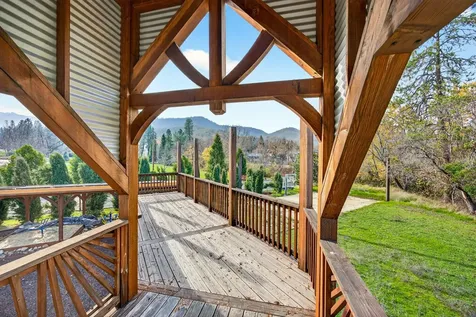 5650 Kane Creek Road Central Point OR 97502