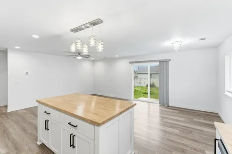 7905 Jacqueline Way White City OR 97503