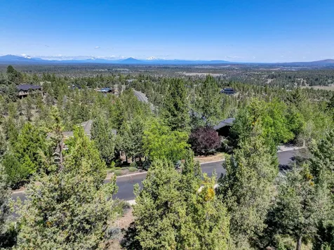 3333 NW Panorama Drive Bend OR 97703
