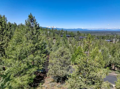 3333 NW Panorama Drive Bend OR 97703