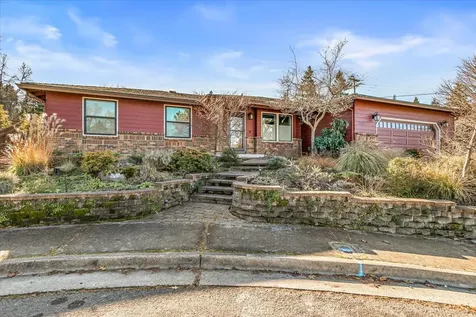 780 Oakway Circle Ashland OR 97520