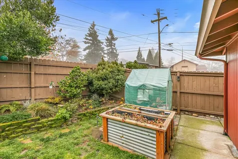 780 Oakway Circle Ashland OR 97520
