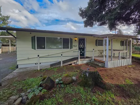 512 Pine Street Rogue River OR 97537