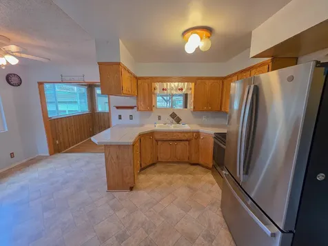 512 Pine Street Rogue River OR 97537