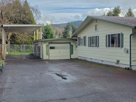 512 Pine Street Rogue River OR 97537