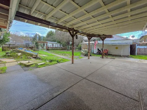 512 Pine Street Rogue River OR 97537
