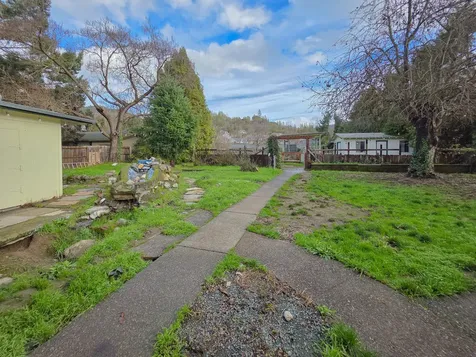512 Pine Street Rogue River OR 97537