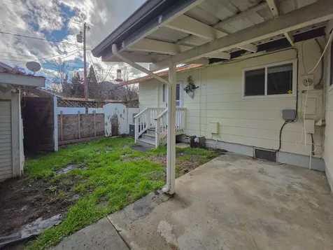 512 Pine Street Rogue River OR 97537