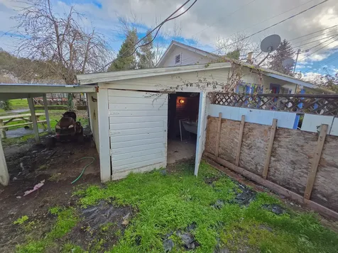 512 Pine Street Rogue River OR 97537