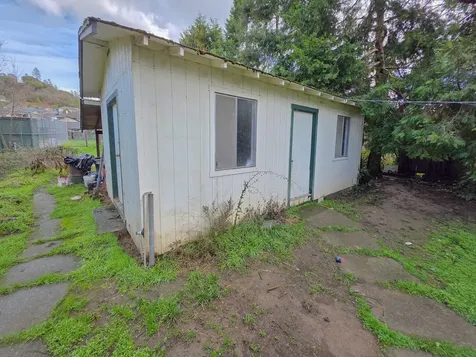 512 Pine Street Rogue River OR 97537