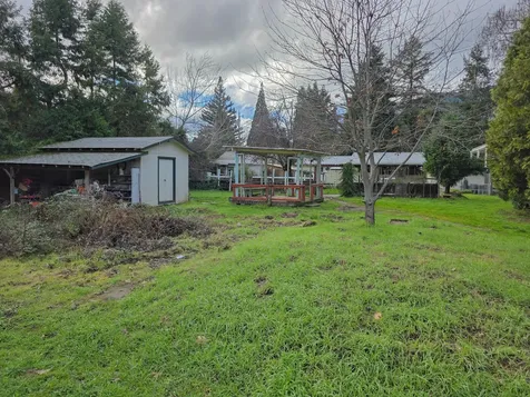 512 Pine Street Rogue River OR 97537